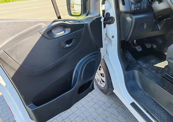 Renault Trafic cena 105000 przebieg: 117416, rok produkcji 2019 z Wolbrom małe 781